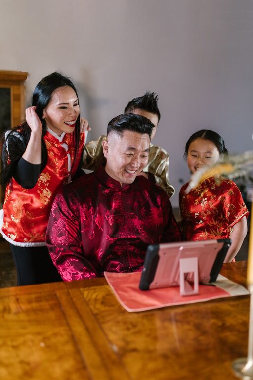 The Best Ways to Stay Connected With Family Through Video Calls